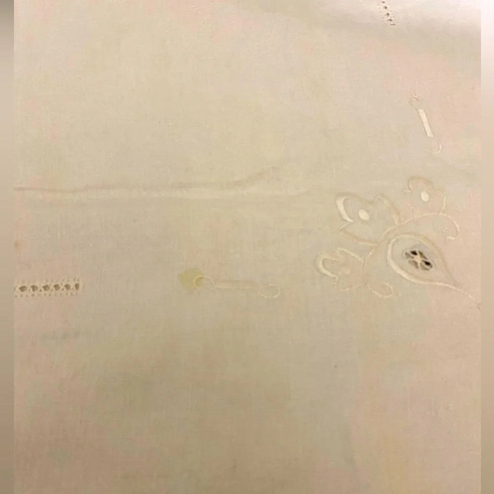 Vintage square tablecloth embroidered floral beige eyelets OSB